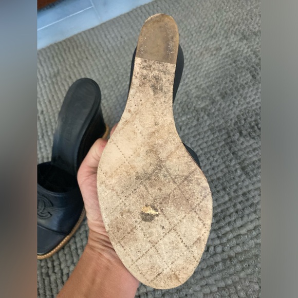 Chanel interlocking CC black leather slides - Picture 11 of 16